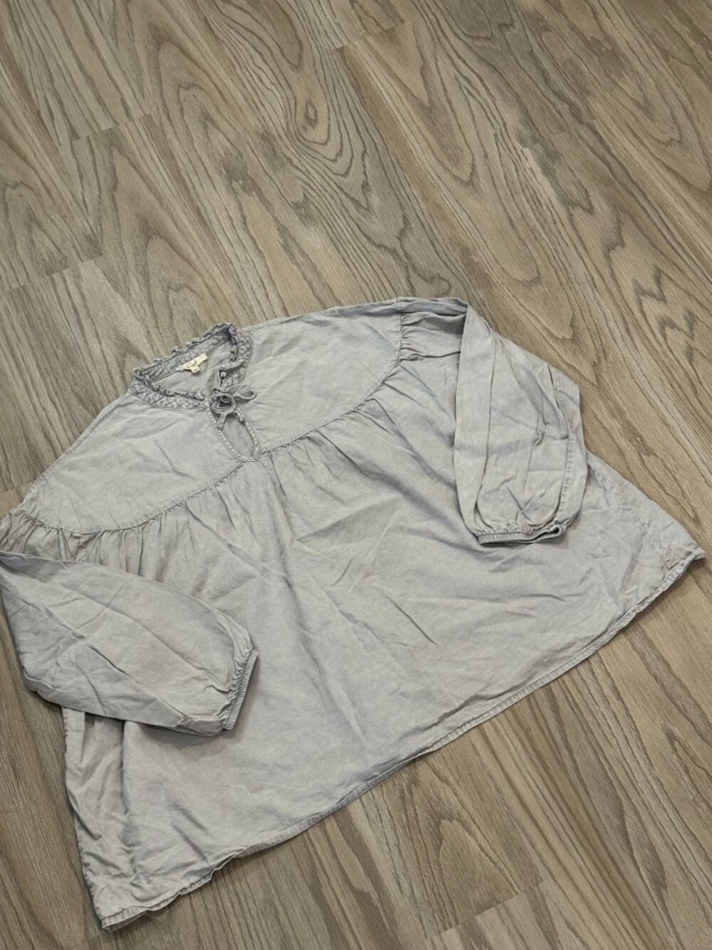 Easel Flowy Blouse Gray Ruffle Collar Small 100% Tencel